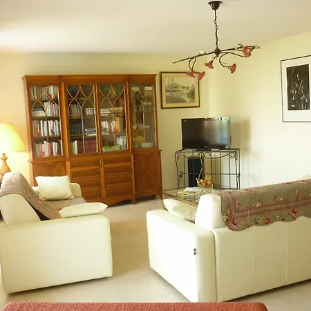 Bright In St Raphael With A Balcony, Great Views And Ac Apartment