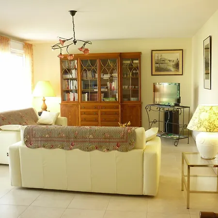 Apartment Bright In St Raphael With A Balcony, Great Views And Ac Saint-Raphael (Var)
